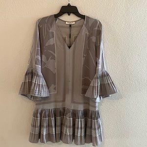 Halston Heritage Dk Grey& Lt Grey printed V- neck drop waist dress. Size XS. New